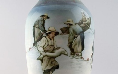 Large art deco Unique Rörstrand Nils Emil Lundström (1865-1960) porcelain vase. Decorated