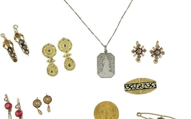 Lotto composto da vari oggetti in oro diverso