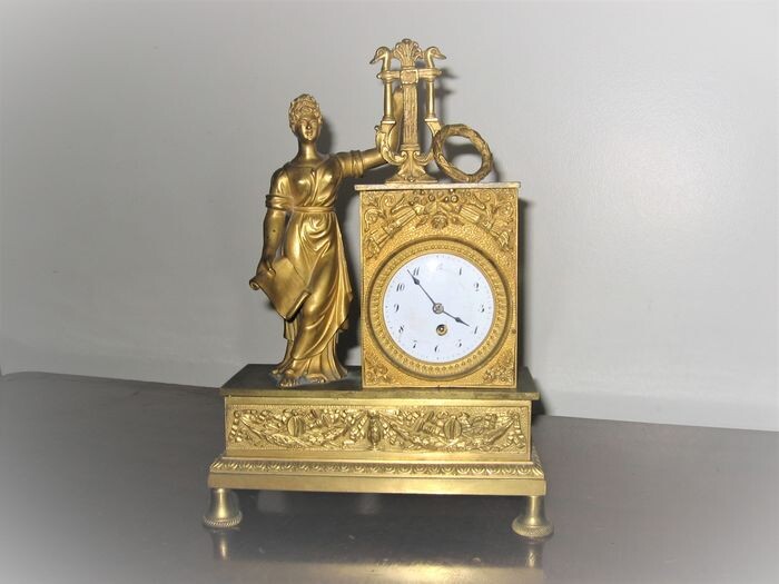 Mantel clock - Gilt bronze - Clock XIX c / Movement late XVII c