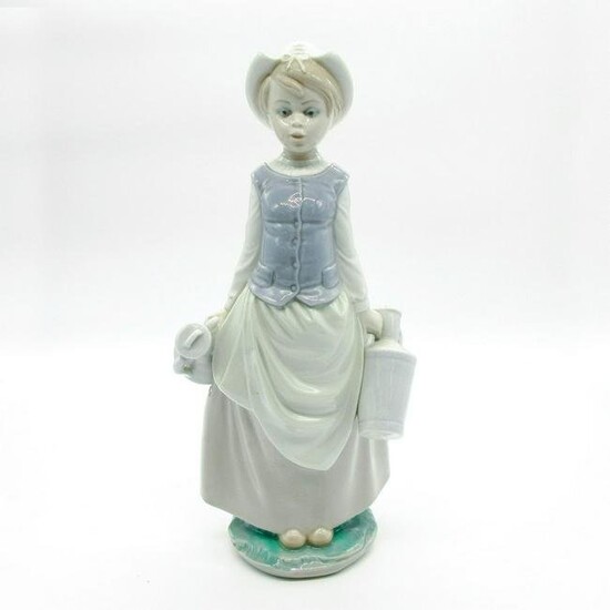 Milk Maid 1004939 - Lladro Porcelain Figurine