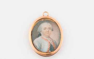 Oval pendant set in yellow (585) gold and adorned with a miniature of a gentleman with a wig and a lace collar.