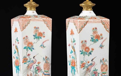 PAIRE DE VASES MONTÉS en porcelaine KakiemonPorcelaine :Japon, époque Edo, vers 1700-1725Monture : vers 1790Porcelaine...