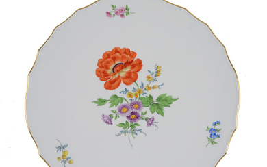 PORZELLANMANUFAKTUR MEISSEN. Round cake plate with floral decoration 20th century dating.