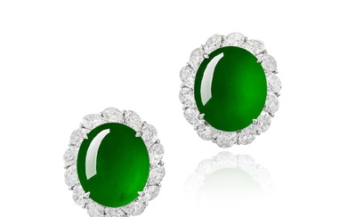 Pair of 'Imperial Green' Jadeite and Diamond Earrings | 天然「帝王綠」翡翠 配 鑽石 耳環一對