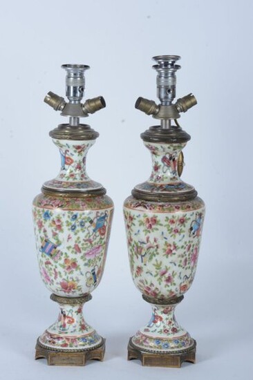 Paire de vases en porcelaine de Bayeux