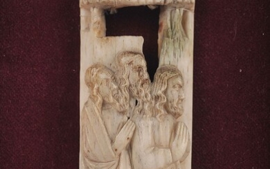 Plaque en relief Probablement Venise, vers 1400/30 Atelier des Embriarchi ? Os ou ivoire 10...