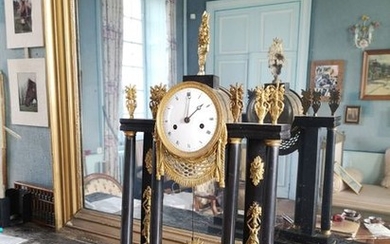 Portico clock in black marble and gilded bronze...
