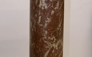 Red marble column with white veins and removable top. Period: around 1900. (Small chips). H.: +/-97,5cm.