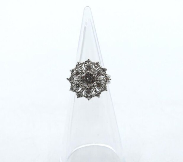 Ring in 18 ct white gold set with 1 central brilliant +/- 1 ct and 18 brilliant +/- 1 ct - 7.9 g (Size: 55)
