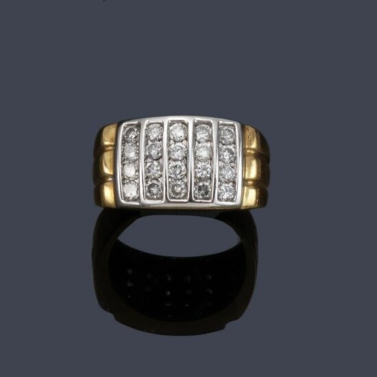 Ring with vertical bands of diamonds of approx. 1.00 ct