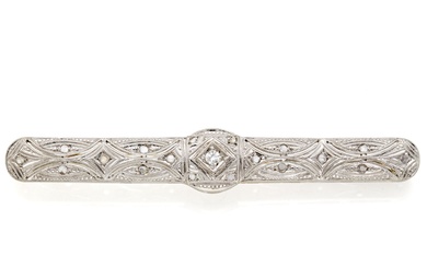 Rose cut diamond and white gold bar shaped brooch, g 4.73 circa, length cm 6 circa. Marked 18K.