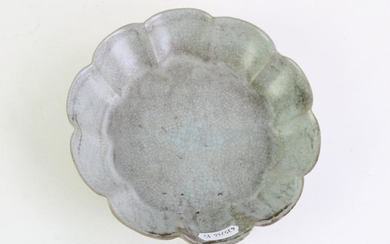 Ru style glazed lobed shallow bowl, Dia 15.5cm
