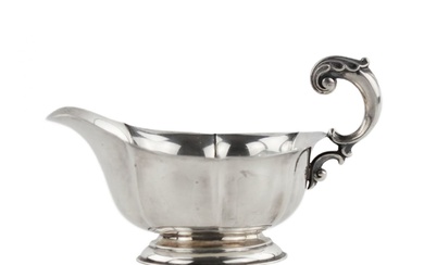 Silver creamer from the supplier of the imperial court V....