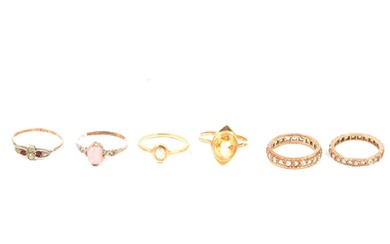 Six vintage rings.