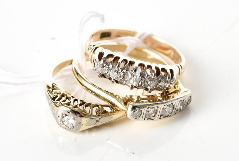 THREE DIAMOND SET RINGS IN 18CT GOLD, SIZES FROM J TO M, 7GMS