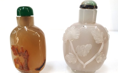 TWO CHINESE QIANLONG PERIOD (1736-95) CARVED AGATE SNUFF BOTTLES