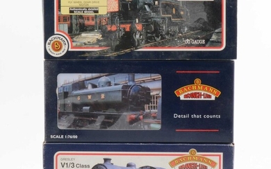 Three Bachmann OO gauge model railway locomotives, 31-453, 32-200, 31-601
