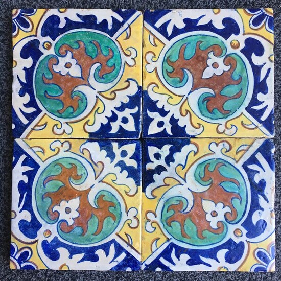 Tile, Rare set of "kidney" tiles - Earthenware