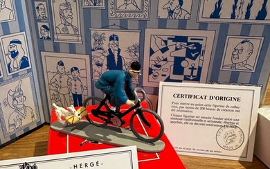 Tintin - 4524 - Tintin en vélo avec Milou - Le Lotus Bleu