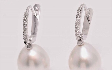 United Pearl -11x12mm White South Sea Pearls - 14 kt. White gold - Earrings - 0.11 ct