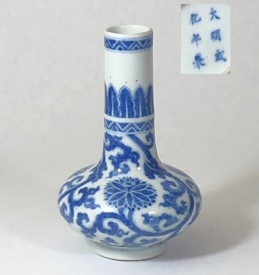 Vase - Porcelain - Chenghua mark! - China - Qing Dynasty (1644-1911)