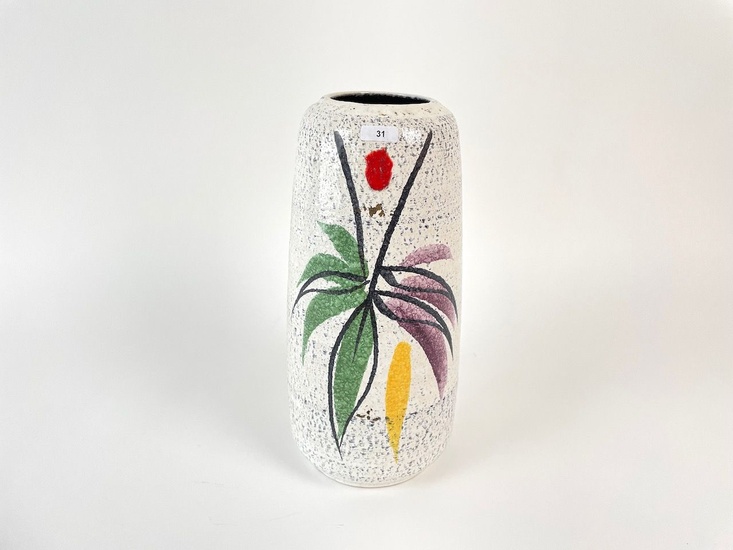 Vase oblong à décor polychrome stylisé, circa... - Lot 31 - Phoenix Auction