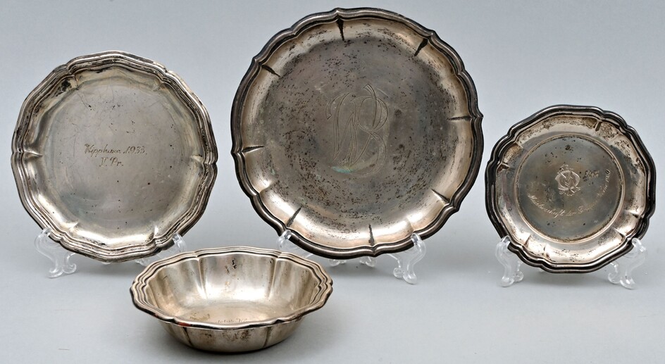 Vier kleine Silbertellerchen / Four small silver plates