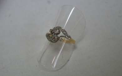 Yellow gold and 18 Kt white gold ring decorated with small white stones. Gross weight 2,13. TDD 53
