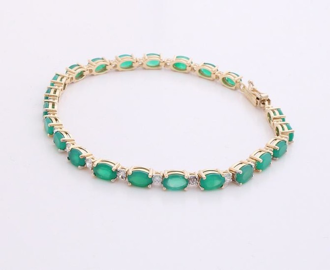 Yellow gold bracelet, 585/000, with emerald and