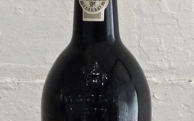 1 bottle Warre’s Vintage Port 1977
