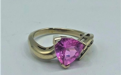 10 K Gold and Diamonds Ring Pink Amethyst Stone