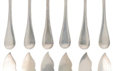 (12) piece set fish cutlery silver.