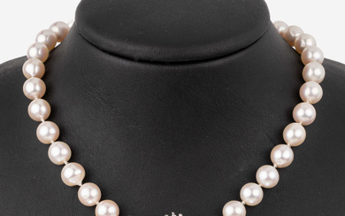 14 kt gold cultured pearl-necklace , WG 585/000, white pearls...