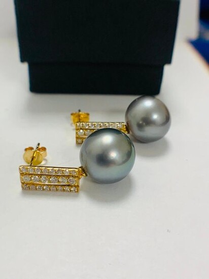 14ct White Gold Pearl and Diamond drop earrings...