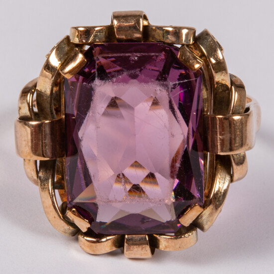 14kt Yellow Gold and Purple Glass Ring