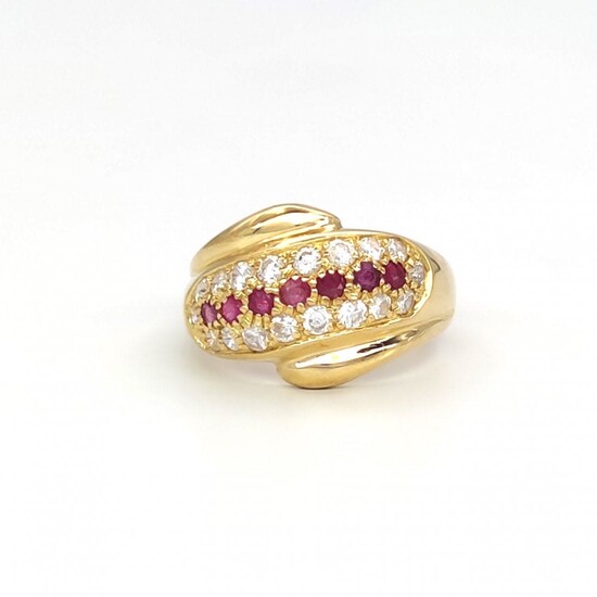 18 kt 750 carat yellow gold ring with zirocni and ruby