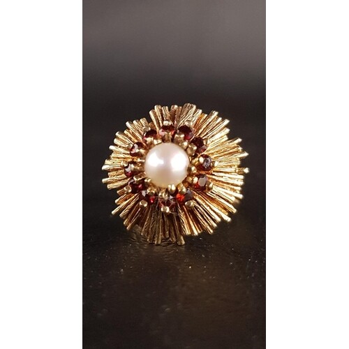 1970s GARNET AND PEARL DRESS RING the central pearl in garne...