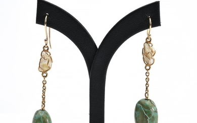 A PAIR OF HANDMADE TURQUOISE AND PEARL DROP EARRINGS IN 9CT GOLD