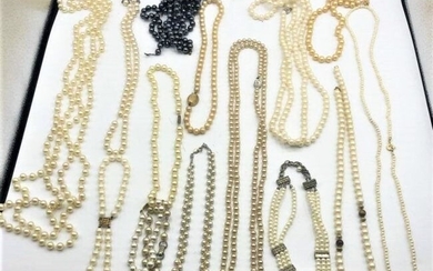 [29] Twenty Nine Assorted Faux Pearl Necklaces