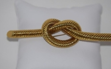 14kt yellow gold Italian knot shape pin, 12.3 dwt, 4