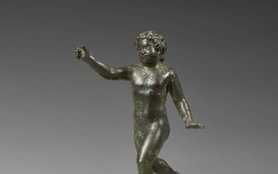 ART ROMAIN, VERS LE 2e SIÈCLE Chasseur de papillon en bronze