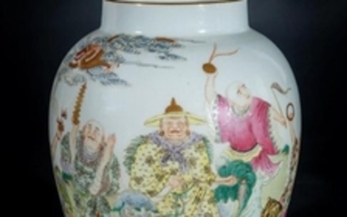 Arte Cinese A porcelain vase painted with arhat in