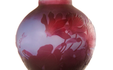 ÉMILE GALLÉ (1846-1904) Vase ovoïde en verre multicouche...