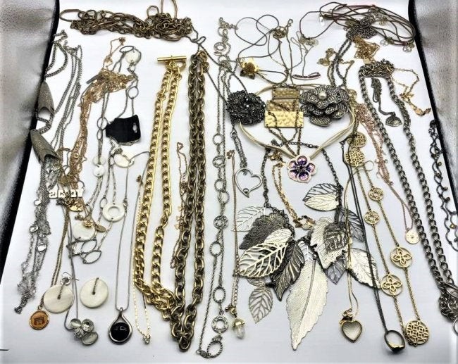 [34] Assorted Costume Jewelry Necklaces - Big Variety