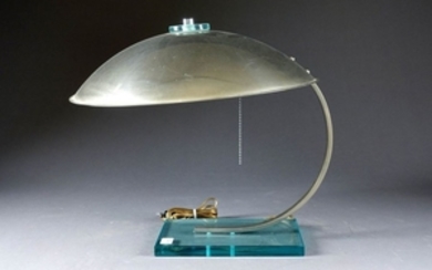 Lampe de Table, Art Déco. Reposant sur une dalle d…