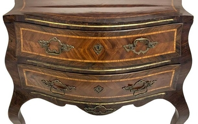 Rosewood chest of drawers, Sicily. 19th century. 2
