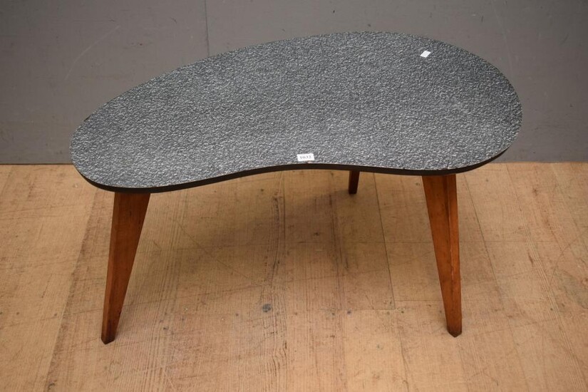 A 1950S AUSTRALIAN MADE LAMIMEX TOPPED AND WOODEN LEGGED PALLETE SHAPED COFFEE TABLE (41H x 76W x 43D CM) (LEONARD JOEL DELIVERY SIZ...