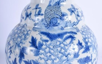 A 19TH CENTURY CHINESE BLUE AND WHITE TRIPLE RIBBED