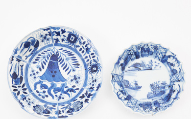 A 2 piece porcelain dish, China, Kangxi (1662-1722), decor in underglaze blue.