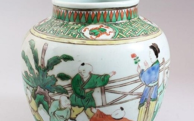 A CHINESE 19TH CENTURY FAMILLE VERTE PORCELAIN JAR